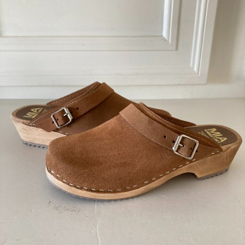 NWOT MIA Free People Alma Taupe Suede Clogs